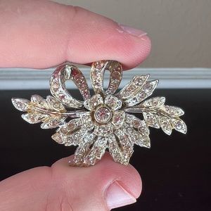 Vintage Coro Clear Rhinestone Brooch Bow Wreath Swag w Central Flower, Pin